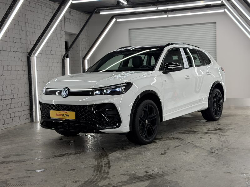 Volkswagen Tiguan III, 2025 г.в., L Pro 2.0 AMT (220 л.с.) 4WD R-Line Premium.