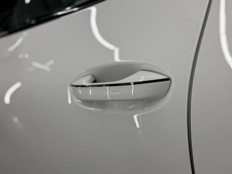 Volkswagen Tiguan III, 2025 г.в., L Pro 2.0 AMT (220 л.с.) 4WD R-Line Premium.