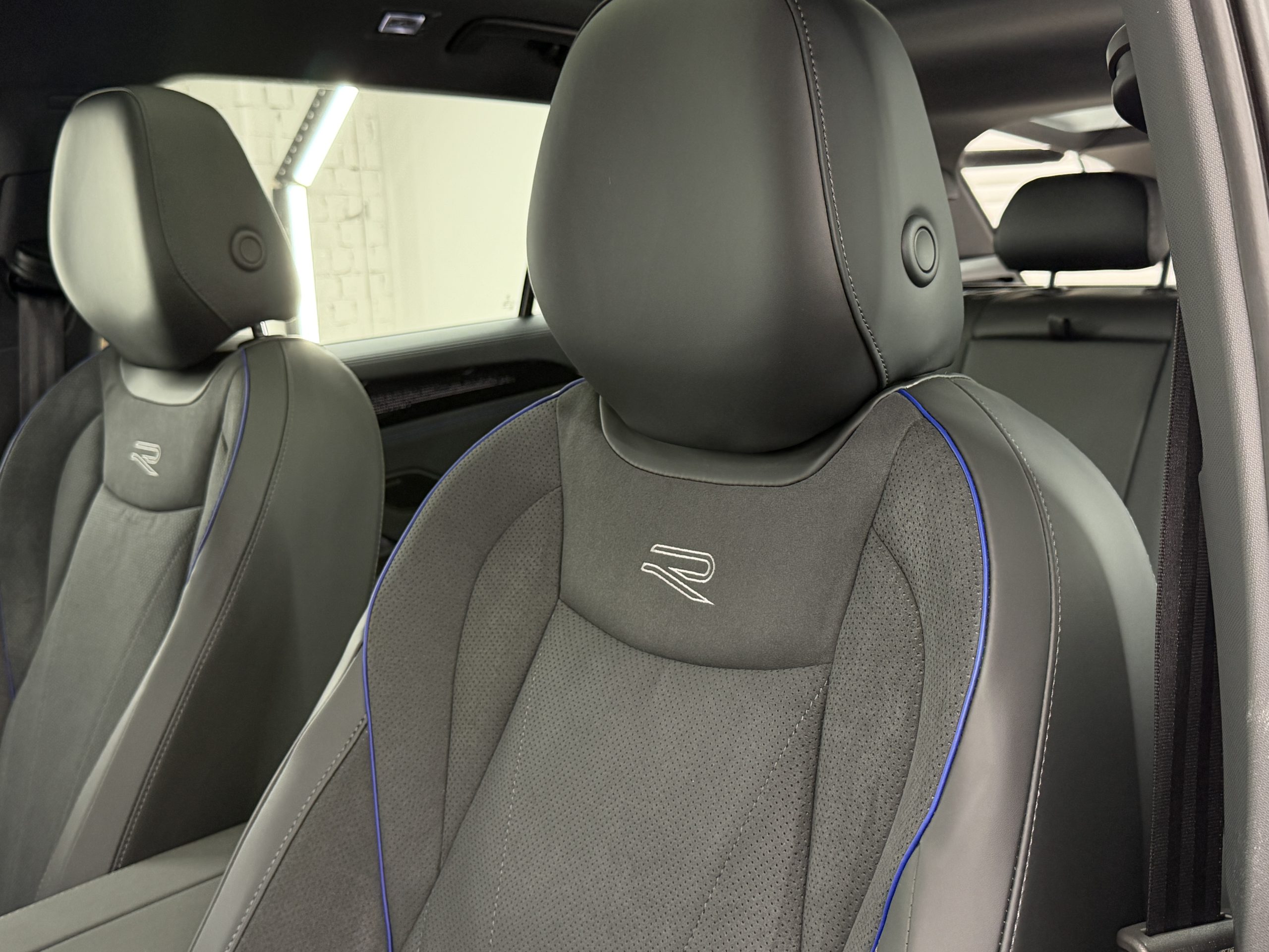 Volkswagen Tiguan III, 2025 г.в., L Pro 2.0 AMT (220 л.с.) 4WD R-Line Premium. - изображение 34