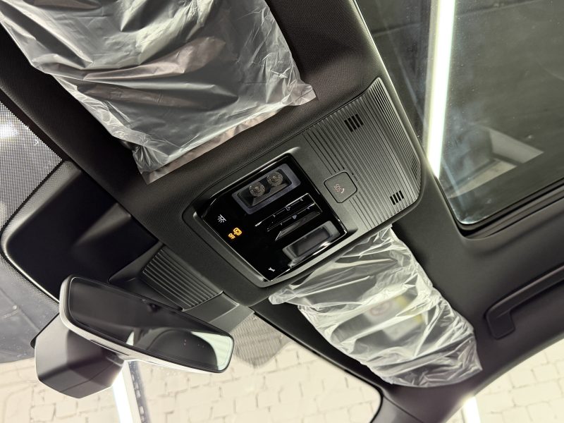 Volkswagen Tiguan III, 2025 г.в., L Pro 2.0 AMT (220 л.с.) 4WD R-Line Premium.