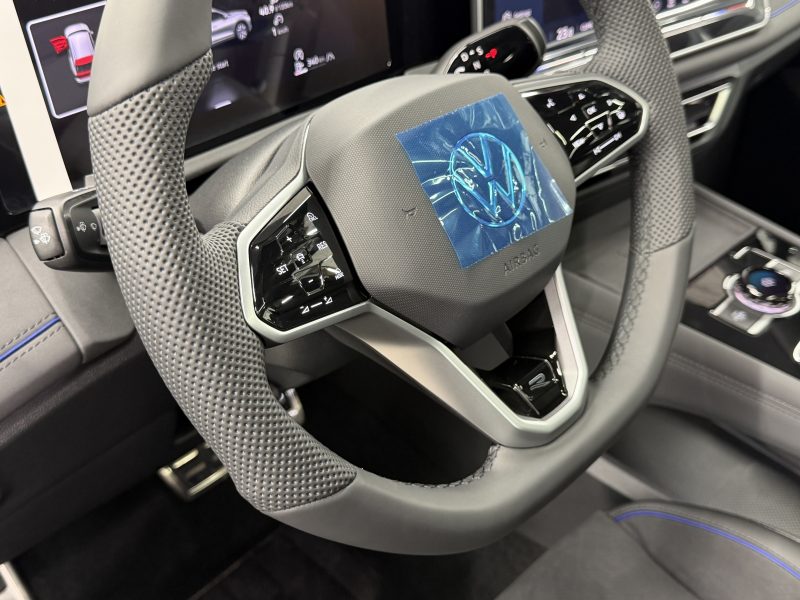 Volkswagen Tiguan III, 2025 г.в., L Pro 2.0 AMT (220 л.с.) 4WD R-Line Premium.