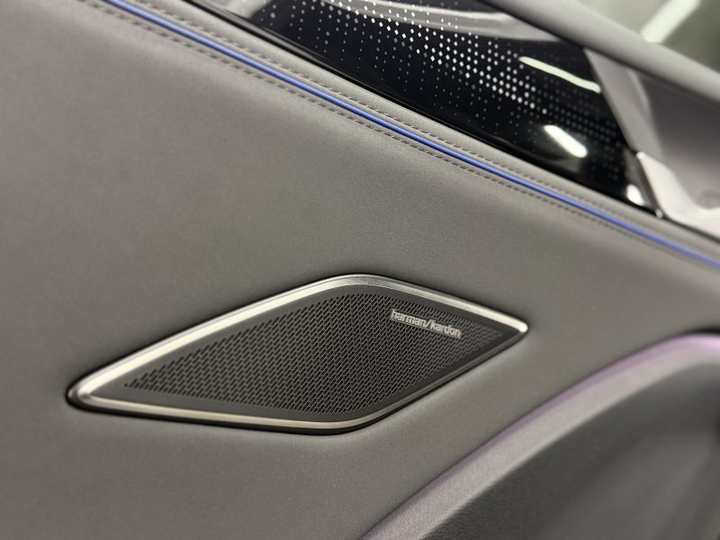 Volkswagen Tiguan III, 2025 г.в., L Pro 2.0 AMT (220 л.с.) 4WD R-Line Premium.