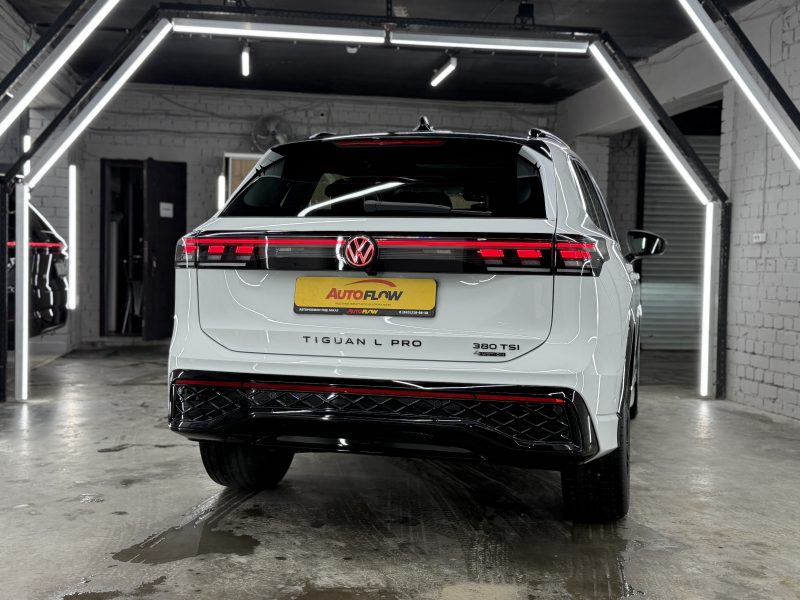 Volkswagen Tiguan III, 2025 г.в., L Pro 2.0 AMT (220 л.с.) 4WD R-Line Premium.