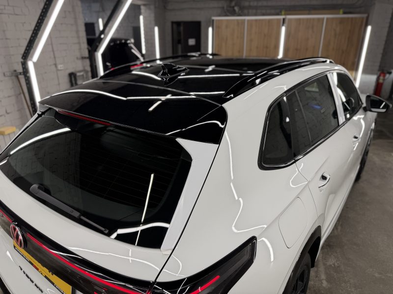 Volkswagen Tiguan III, 2025 г.в., L Pro 2.0 AMT (220 л.с.) 4WD R-Line Premium.