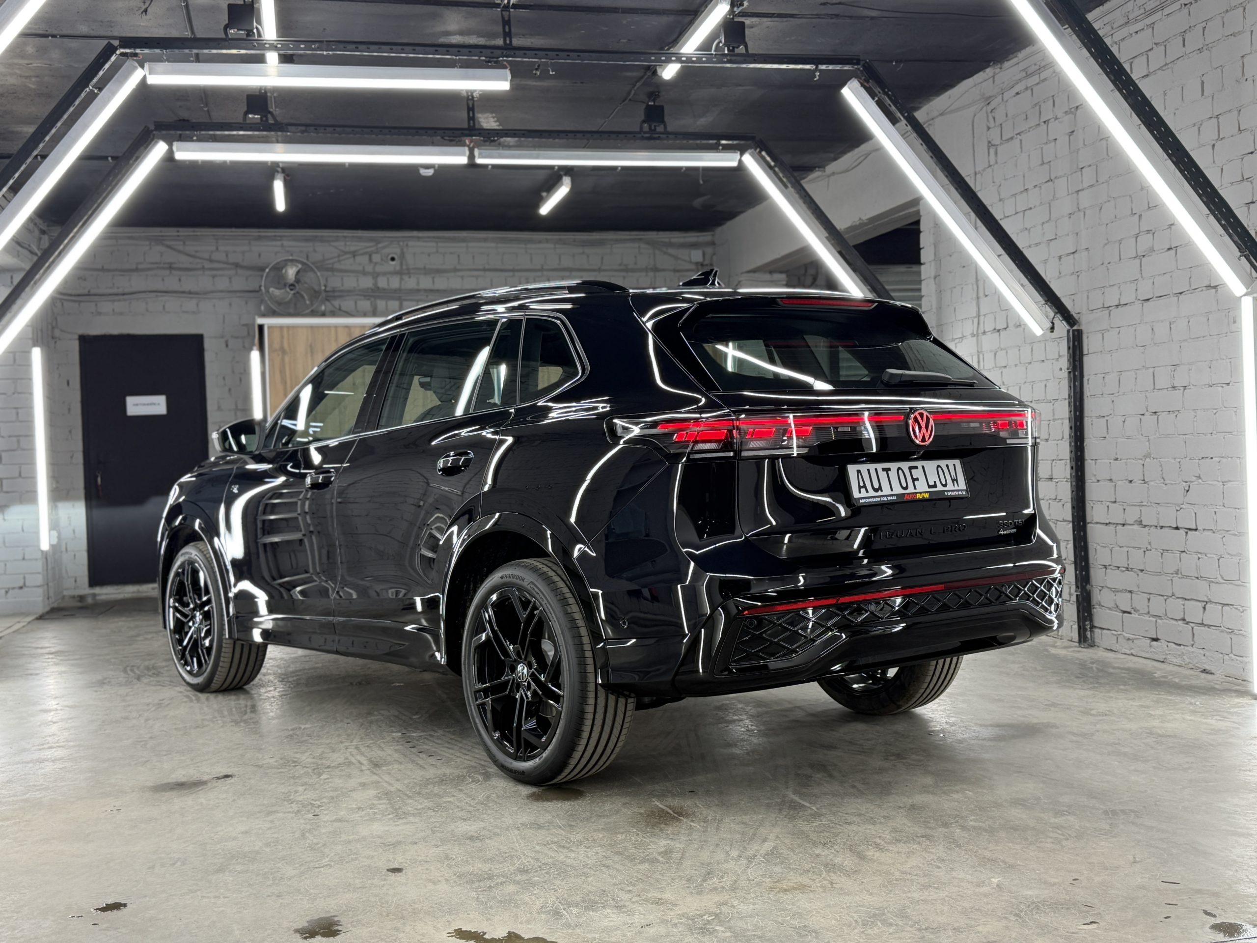 Volkswagen Tiguan III, 2026 г.в., L Pro 2.0 AMT (220 л.с.) 4WD R-Line Premium - изображение 6