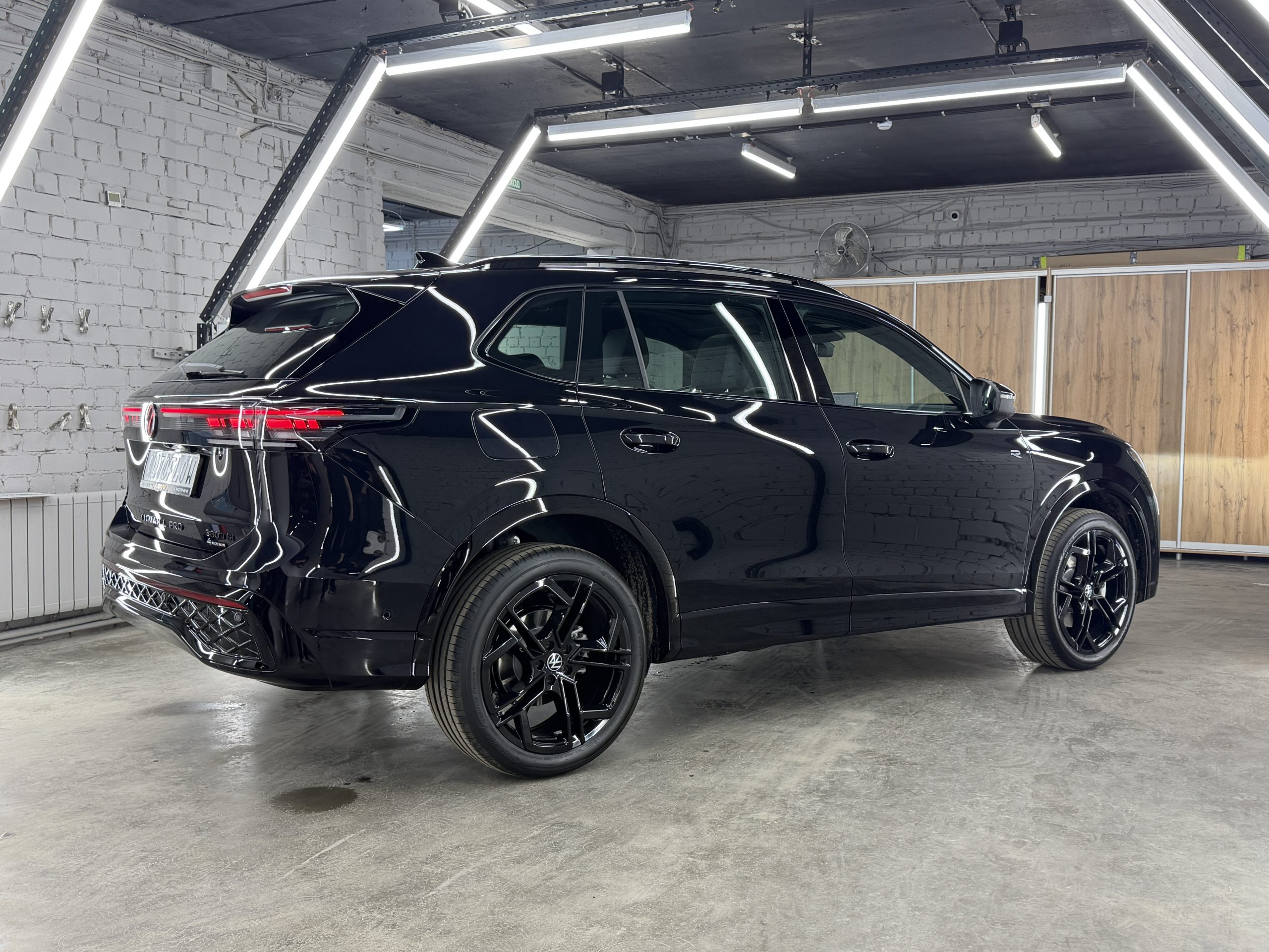 Volkswagen Tiguan III, 2026 г.в., L Pro 2.0 AMT (220 л.с.) 4WD R-Line Premium - изображение 10