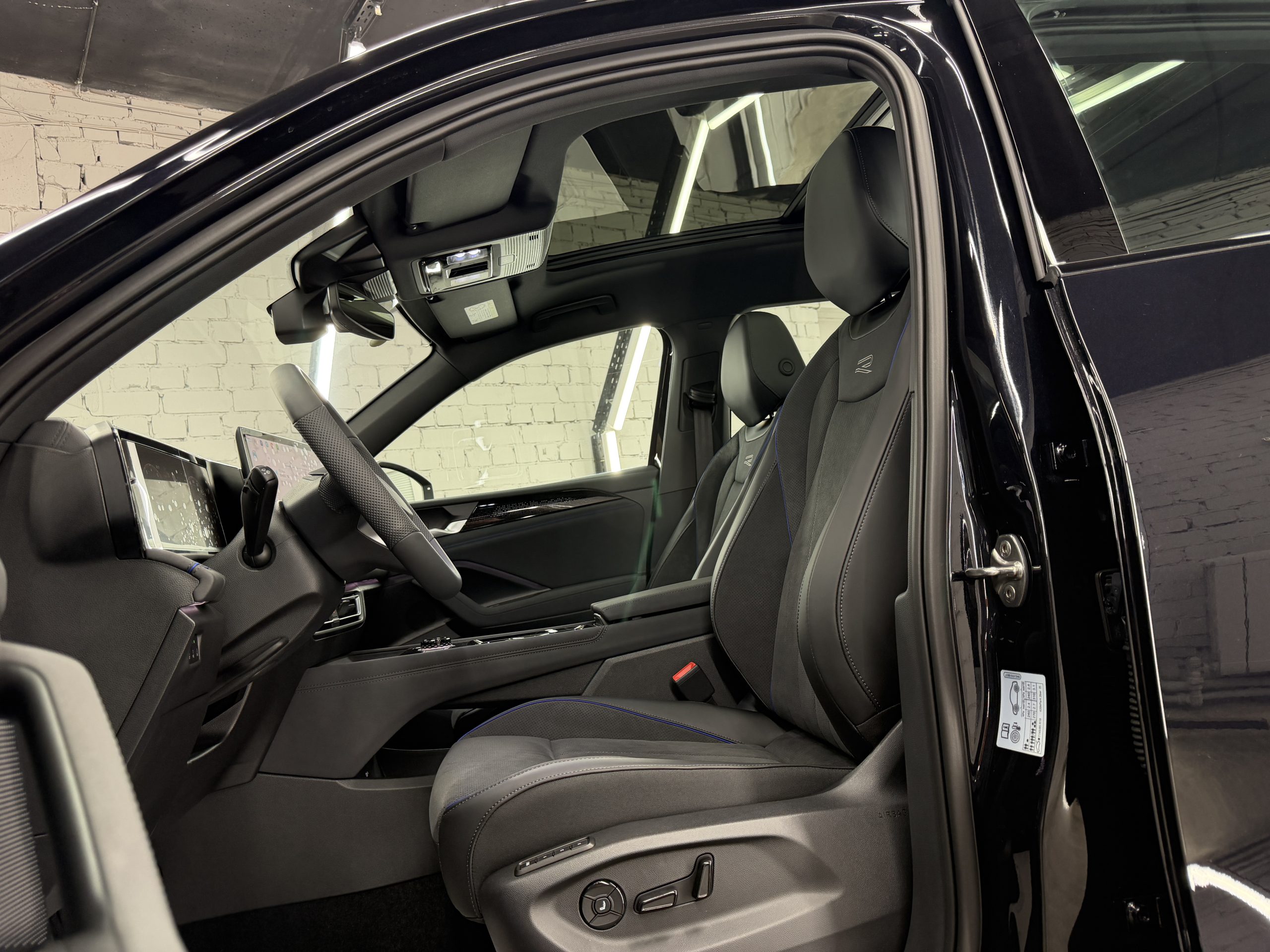 Volkswagen Tiguan III, 2026 г.в., L Pro 2.0 AMT (220 л.с.) 4WD R-Line Premium - изображение 17