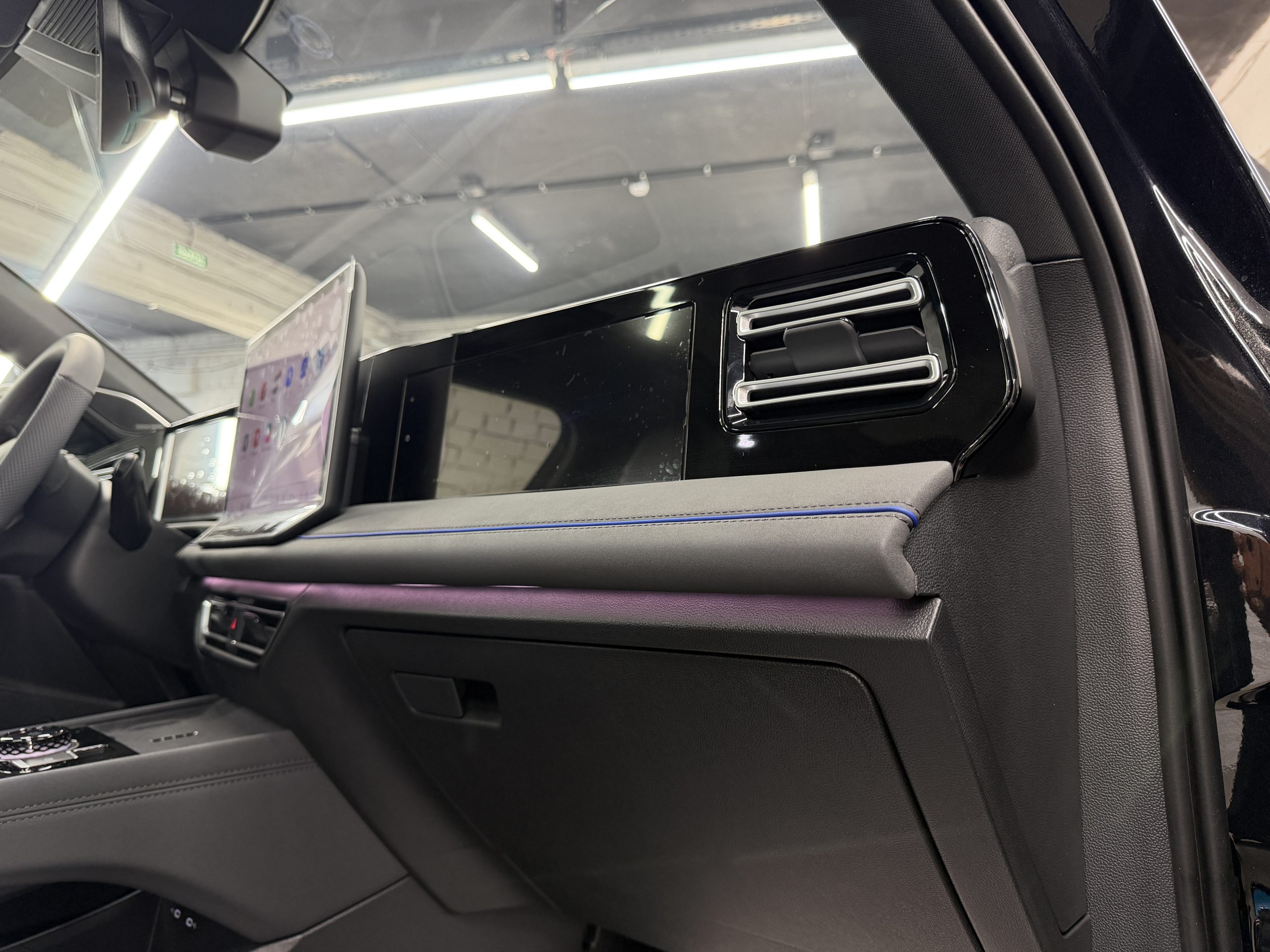 Volkswagen Tiguan III, 2026 г.в., L Pro 2.0 AMT (220 л.с.) 4WD R-Line Premium - изображение 22