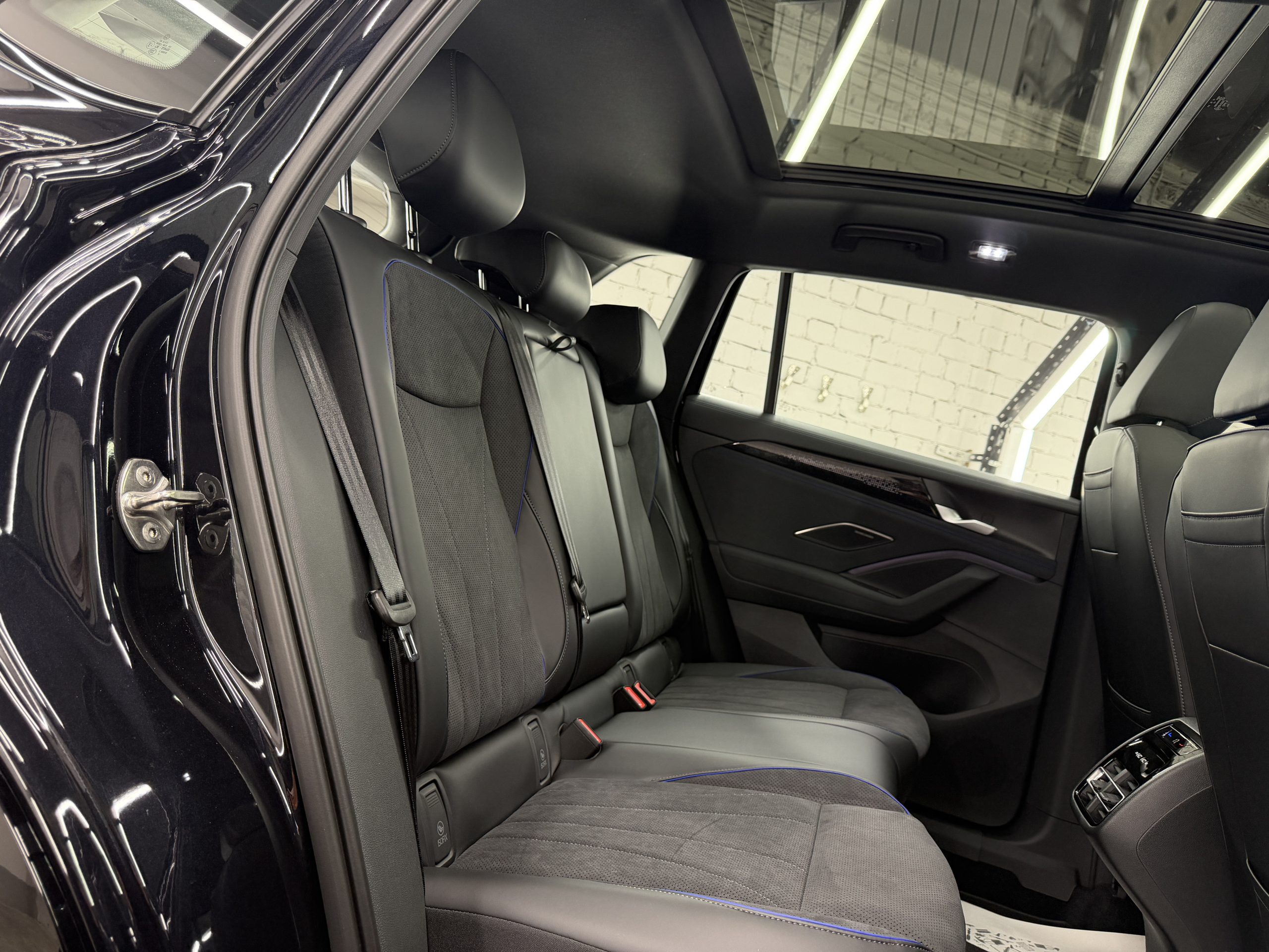 Volkswagen Tiguan III, 2026 г.в., L Pro 2.0 AMT (220 л.с.) 4WD R-Line Premium - изображение 31
