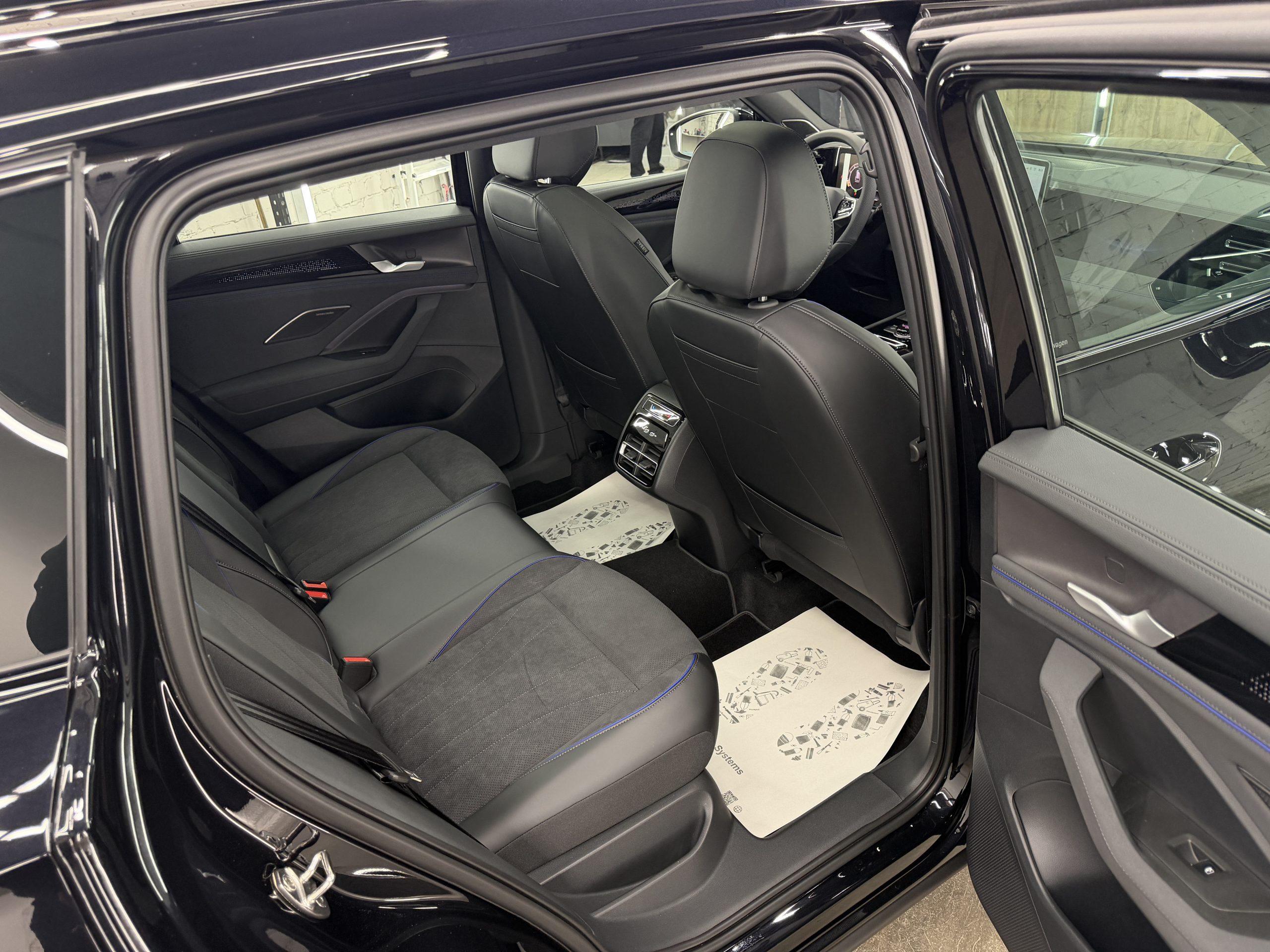 Volkswagen Tiguan III, 2026 г.в., L Pro 2.0 AMT (220 л.с.) 4WD R-Line Premium - изображение 34