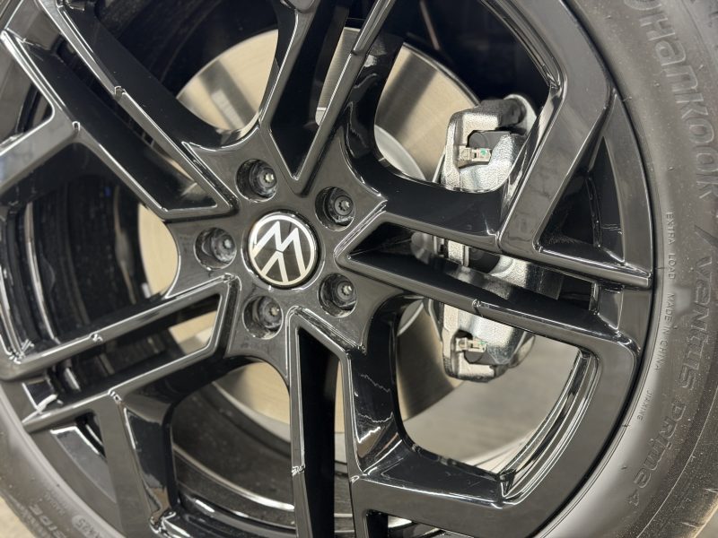 Volkswagen Tiguan III, 2026 г.в., L Pro 2.0 AMT (220 л.с.) 4WD R-Line Premium