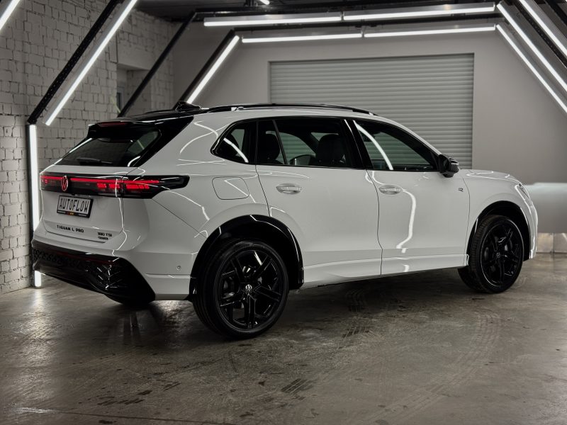 Volkswagen Tiguan III, 2026 г.в., L Pro 2.0 AMT (220 л.с.) 4WD R-Line Premium