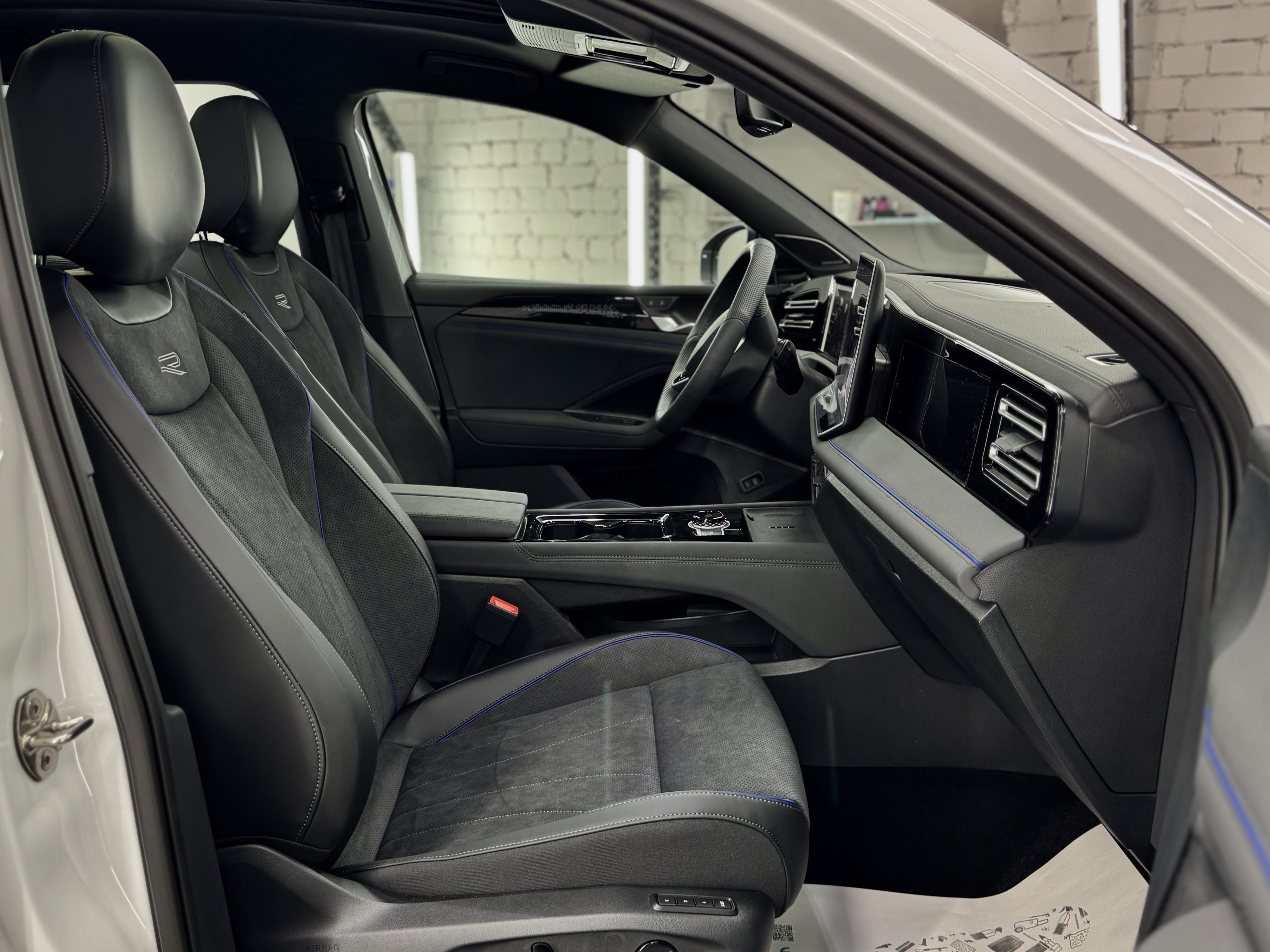 Volkswagen Tiguan III, 2026 г.в., L Pro 2.0 AMT (220 л.с.) 4WD R-Line Premium - изображение 15