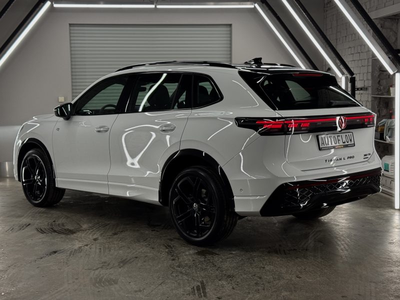 Volkswagen Tiguan III, 2026 г.в., L Pro 2.0 AMT (220 л.с.) 4WD R-Line Premium