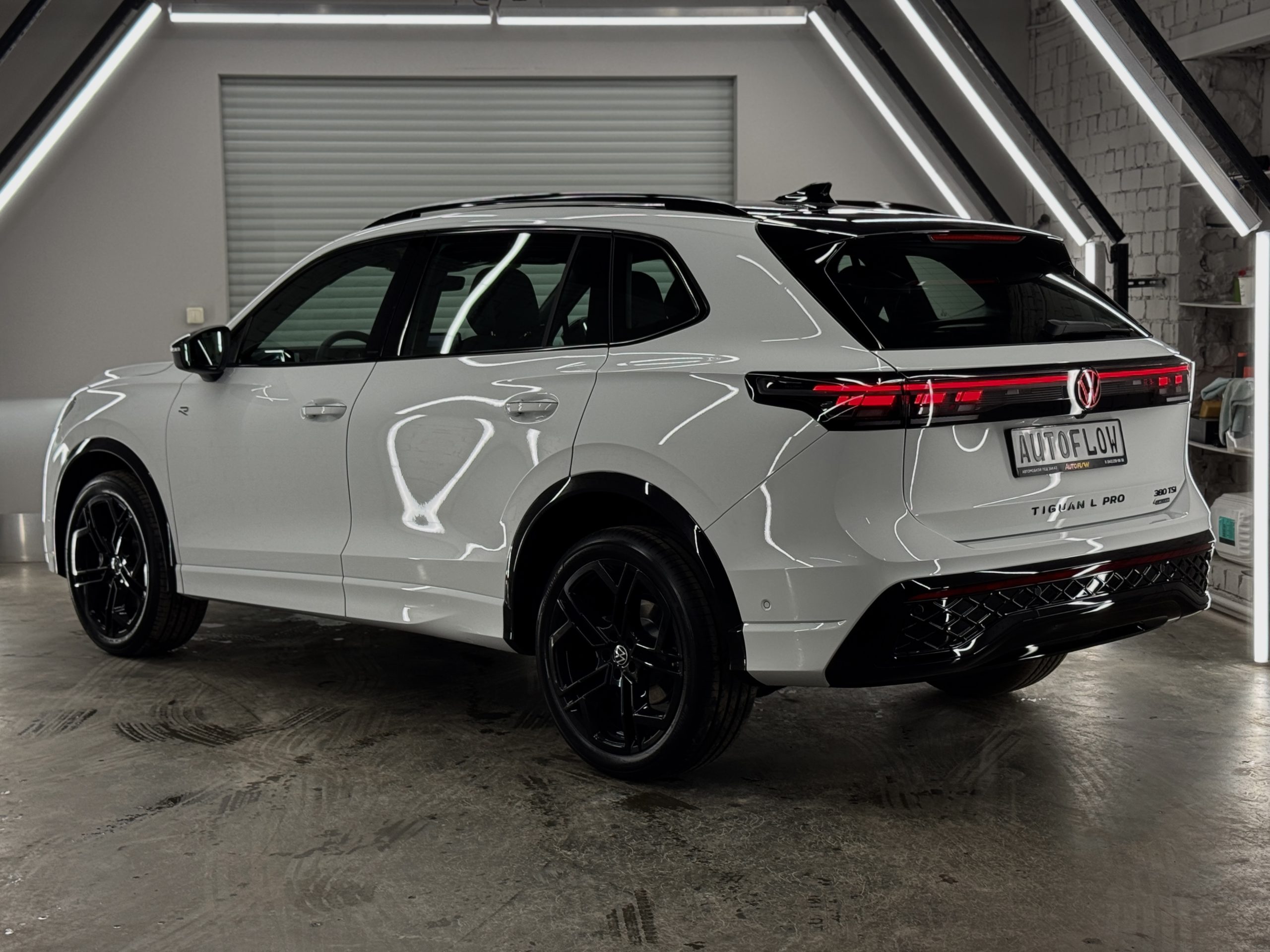 Volkswagen Tiguan III, 2026 г.в., L Pro 2.0 AMT (220 л.с.) 4WD R-Line Premium - изображение 2