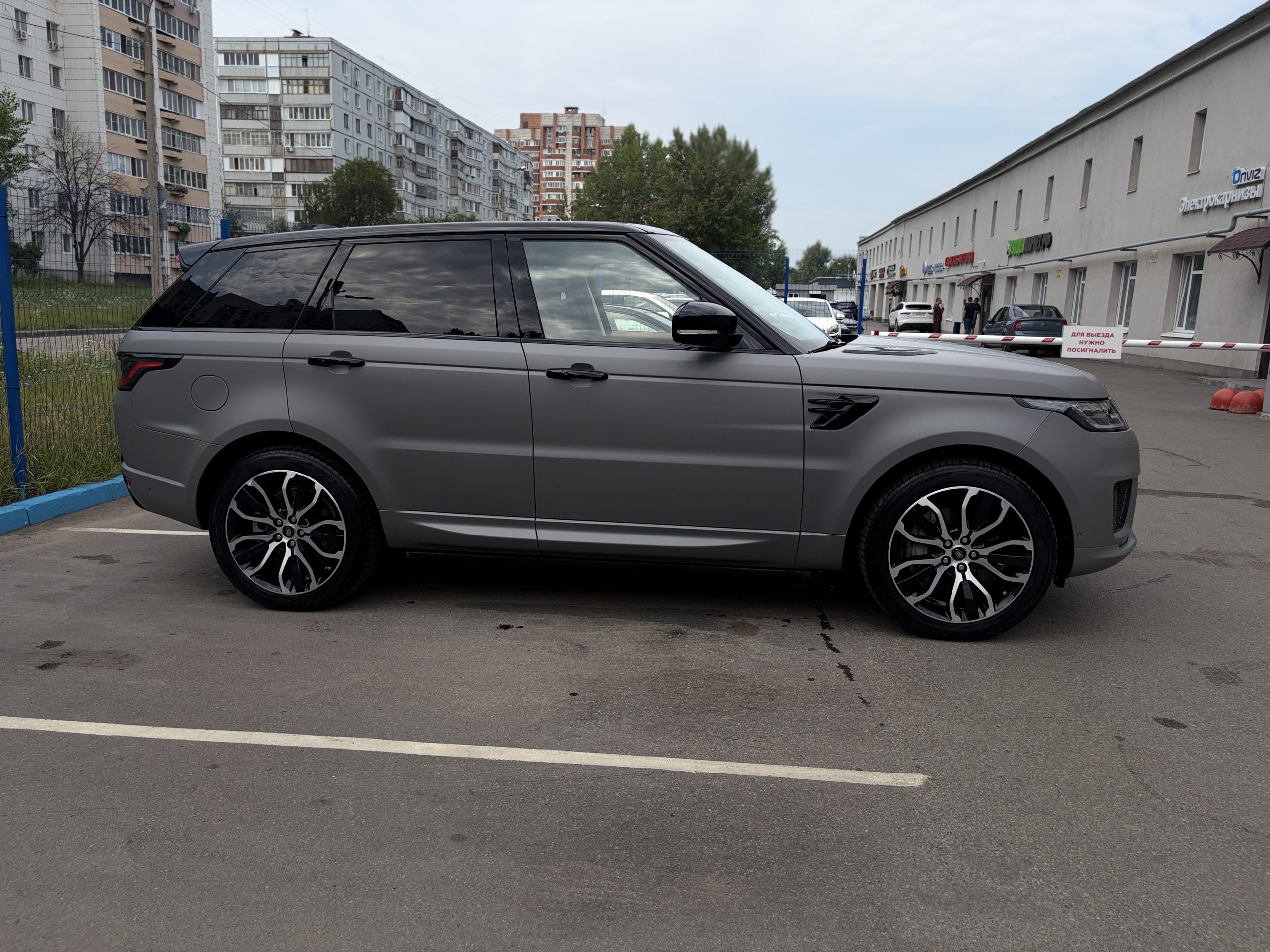 Land Rover Range Rover Sport 3.0 АТ 2020 - изображение 6